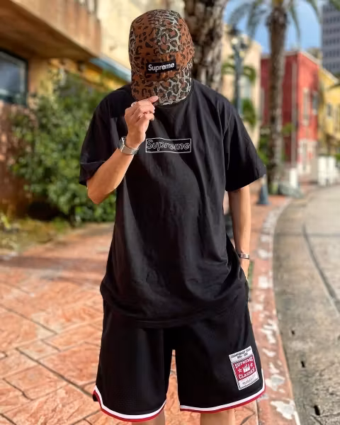 Supreme x KAWS Chalk Logo Tee Black Supreme x KAWS Chalk Logo Tee Black